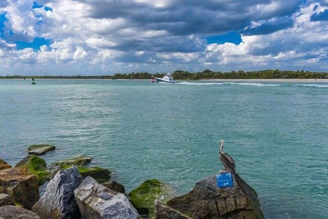 Building Photo - 1531 SE Royal Green Cir