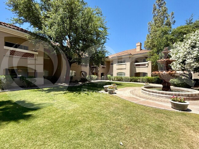 Building Photo - 8653 E Royal Palm Rd