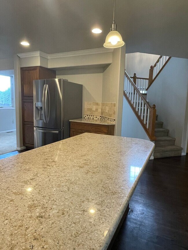 Building Photo - Beautiful Two-Story Home in Cul-de-sac