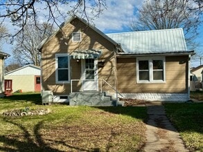 Building Photo - Two bedroom one bath home for rent.  Call ...