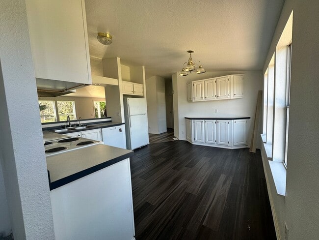 Building Photo - 4655 NE Elliott Cir