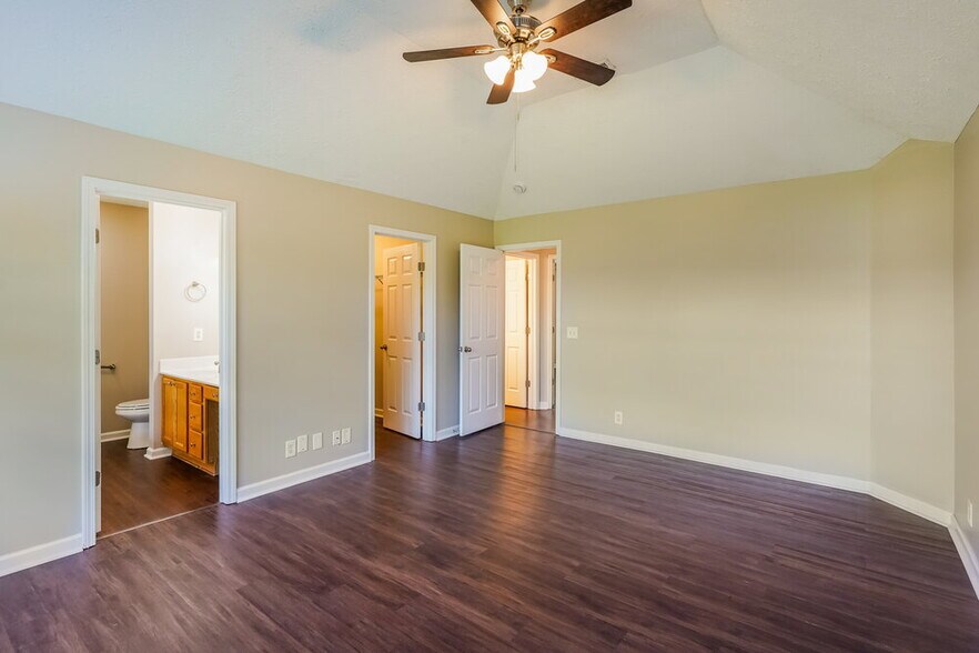 Building Photo - 7128 Legacy Dr