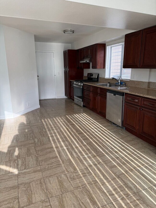 Building Photo - Charming 4BR House in Las Vegas