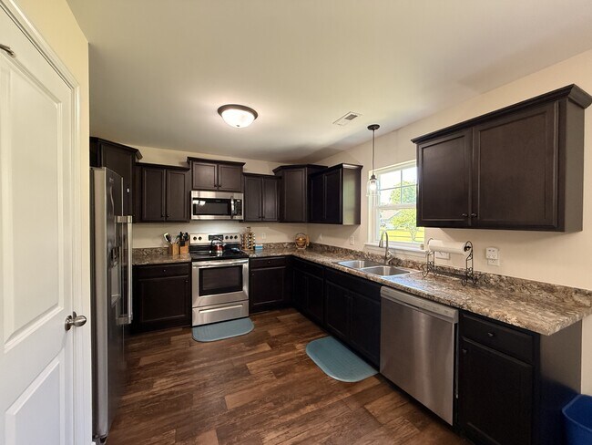 Building Photo - 305 Agatha Ct