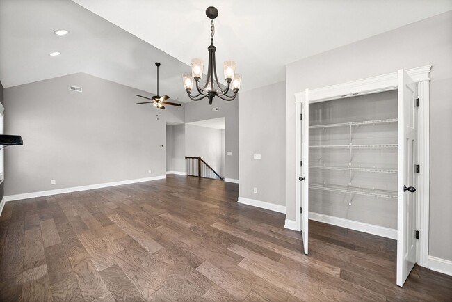 Building Photo - Spacious 4 bedroom 3 full bath home for rent!