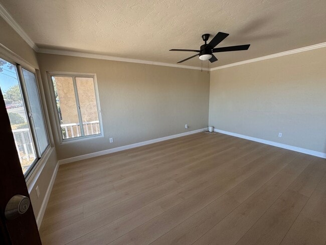 Building Photo - Charming 3-Bedroom, 2-Bathroom Home with H...