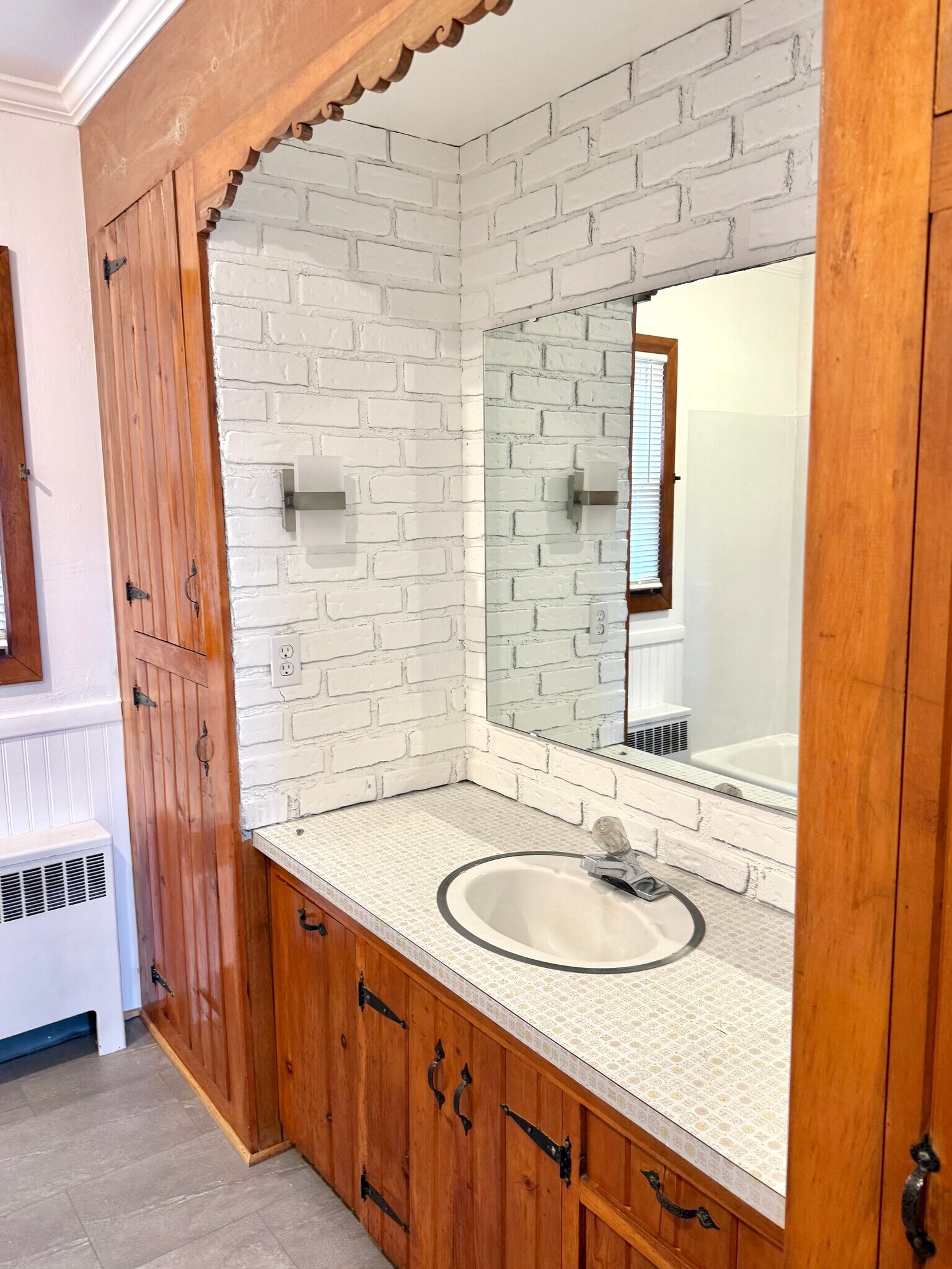 lower bathroom - 414 Caroline St