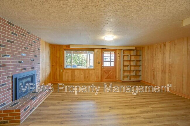 Building Photo - 6904 NE 70th St