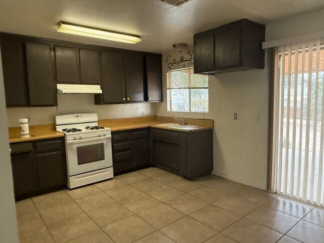 Building Photo - Victorville - 3 Bedrooms, 2 Bathrooms, New Paint, New Blinds, Tile Floors