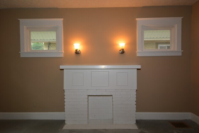 Building Photo - 2837 Hyde Park Plz