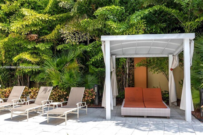 Building Photo - 2775 NE 187th St