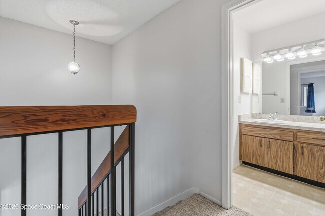 Building Photo - 1020 Abada Ct NE