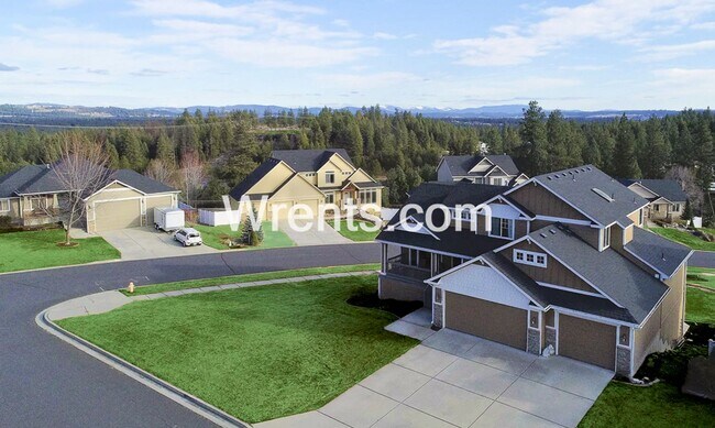 Building Photo - Beautiful Northside Home! Available Mid June!