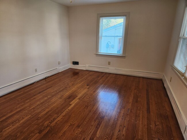 Building Photo - 3 Bed 1 bath Rancher-Kenbridge/Blackstone