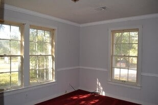 Building Photo - 103 Verna St