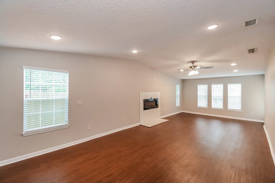 Building Photo - 8109 Grampell Dr