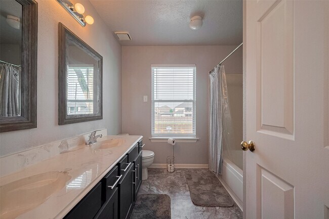 Building Photo - 3102 Colonel Ct Dr