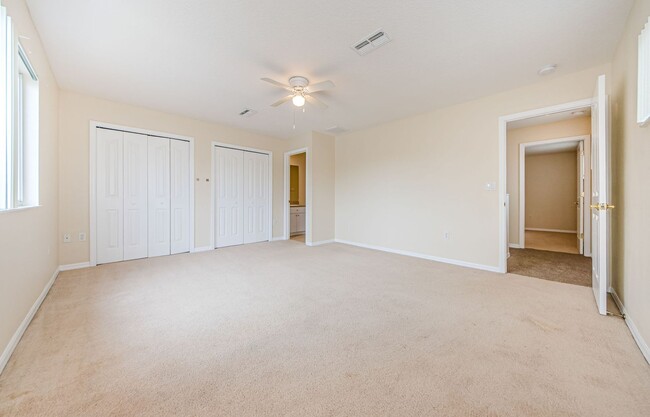 Building Photo - Beautiful 4 bedroom 3 bath townhome