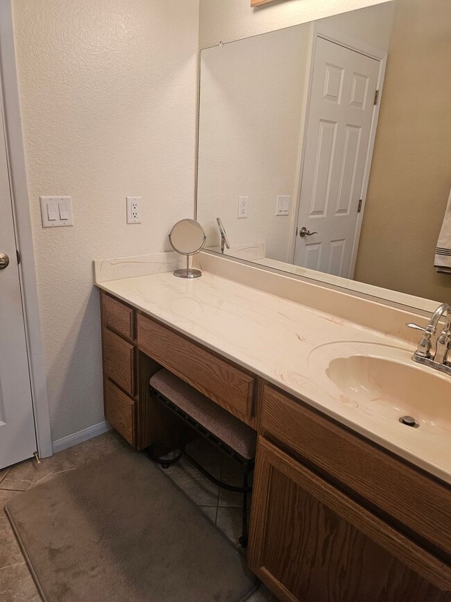 Building Photo - Fully Furnished Summer Rental