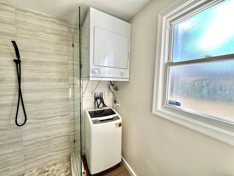 Building Photo - 6112 Modupeola Way