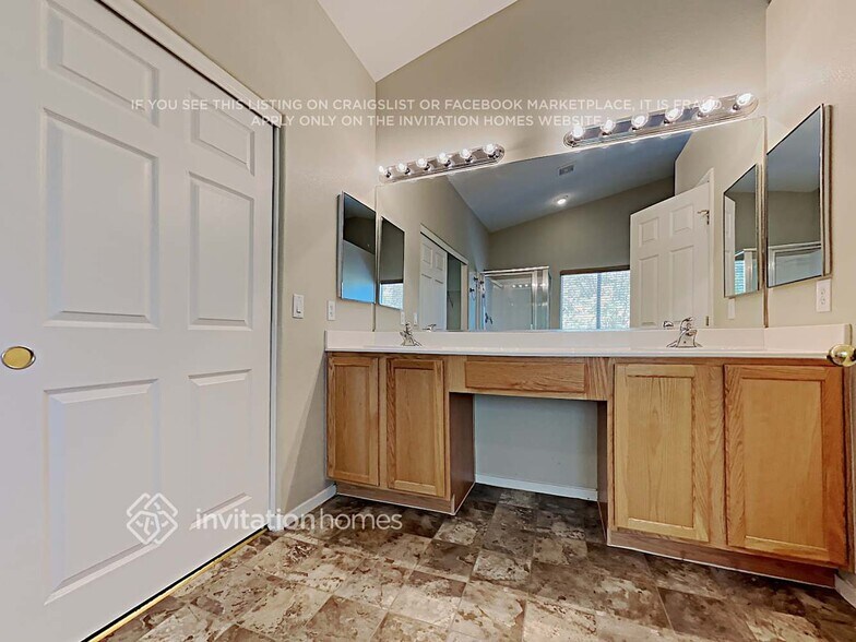 Building Photo - 10928 Salernes St