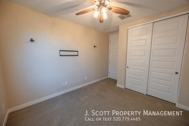Building Photo - 449 Pinnacle Ridge Dr