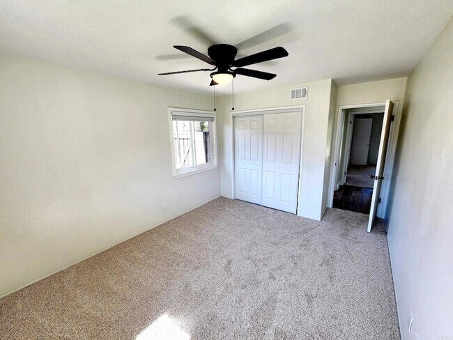 Building Photo - 80 N Lucas Ct