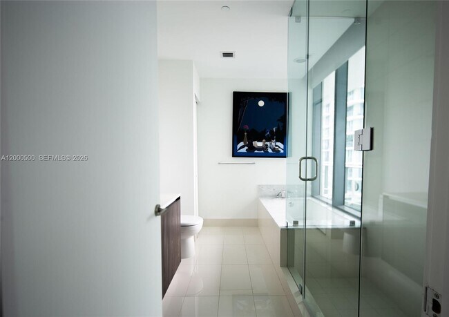 Building Photo - 480 NE 31st St