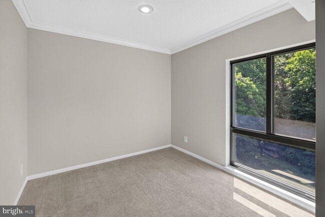 Building Photo - 5915 Tamar Dr