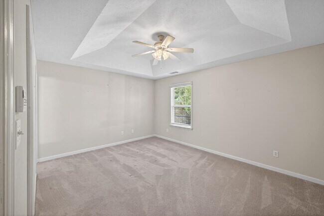 Building Photo - Lovely Patio Home with Sunroom!