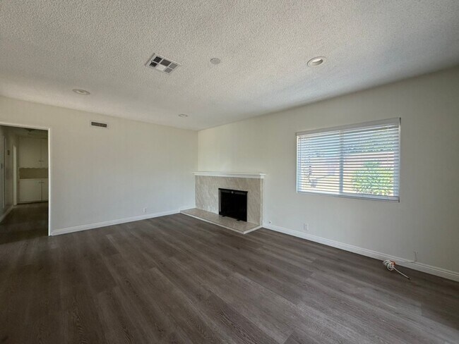 Building Photo - 512 S La Serena Dr