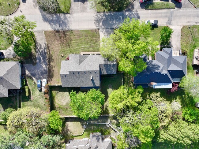 Building Photo - Spacious 4 Bed Home in Prime Claremore Location