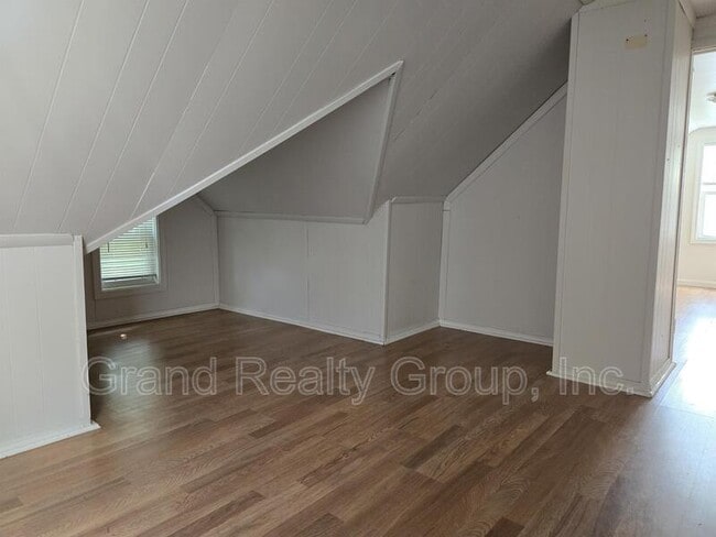 Building Photo - 1326 Ridgeway St
