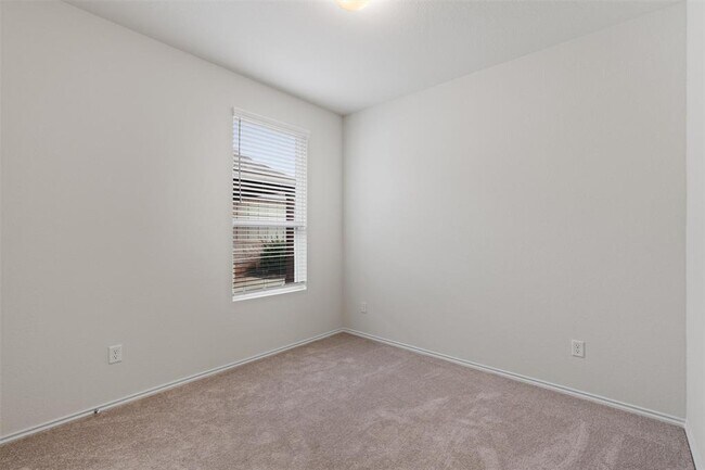 Building Photo - 126 Boxwood Dr