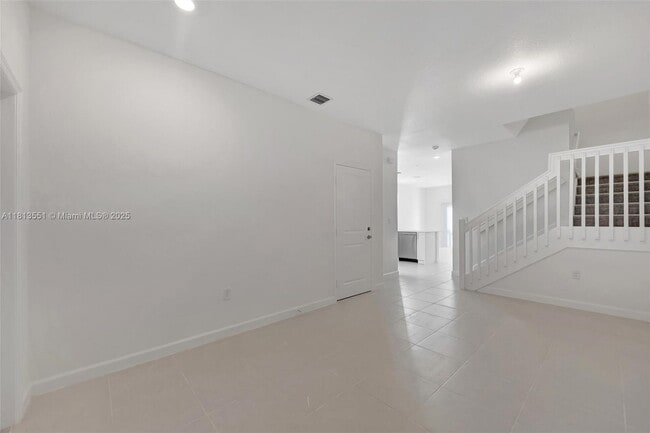 Building Photo - 2455 SE 28th St