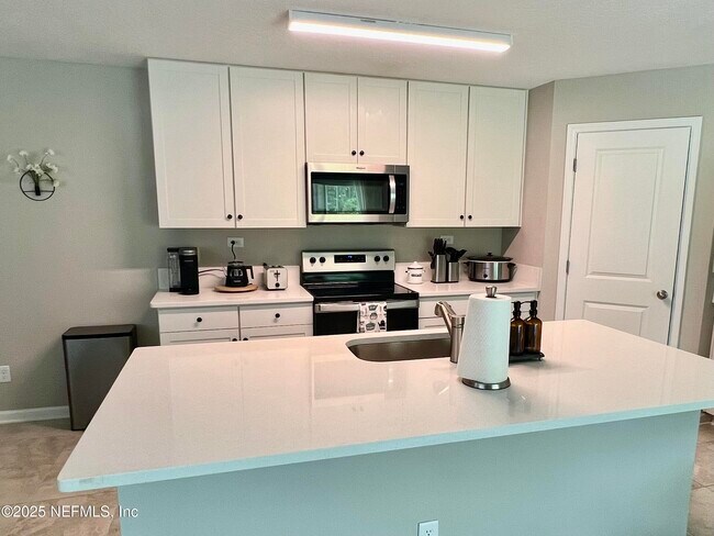 Building Photo - 4942 Big Pine Dr