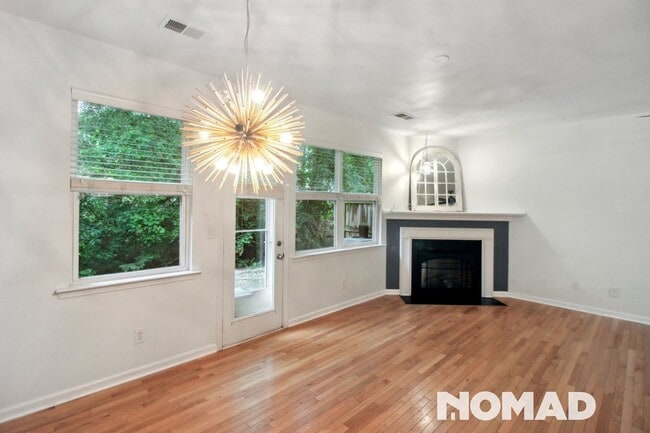 Building Photo - Cozy & Spacious 3BR Townhome in Atlanta