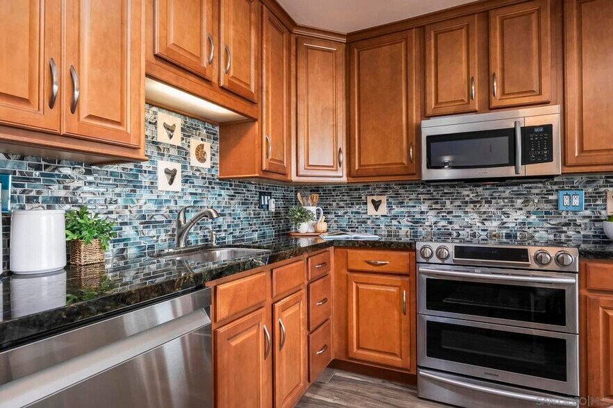 Building Photo - 4878 Pescadero Ave