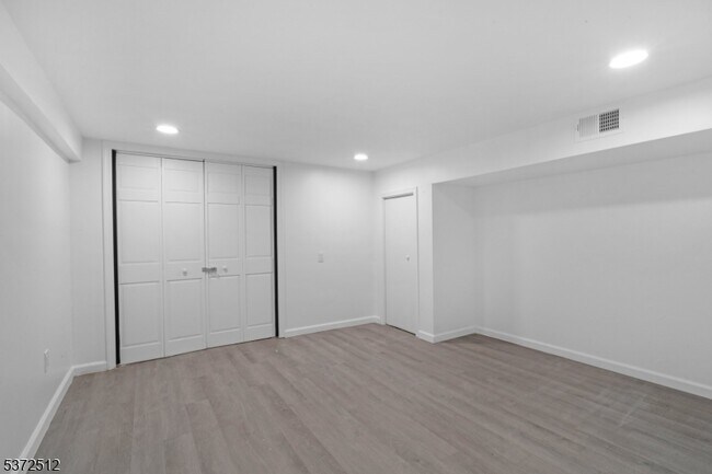 Building Photo - 141 Crosby Ave