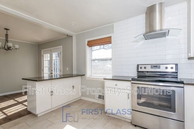 Building Photo - 2236 Carlton Way