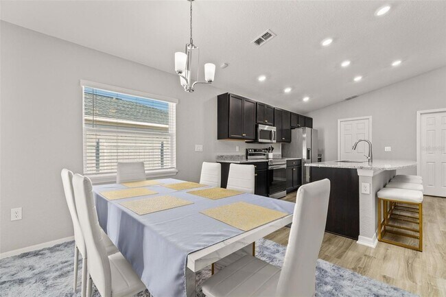 Building Photo - 1750 Daystar Dr