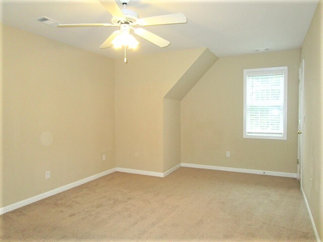 Building Photo - 2420 Queensboro Ln