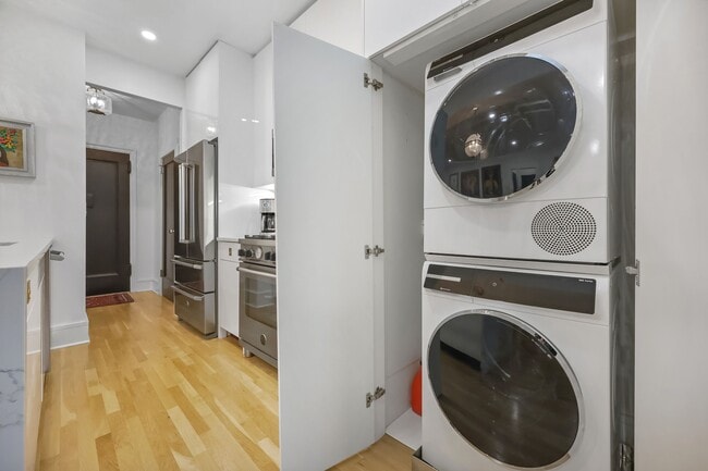 Building Photo - 47 Lafayette Pl