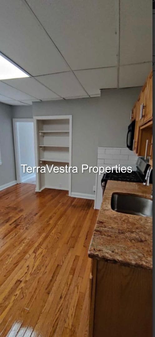 Building Photo - 411 Market St