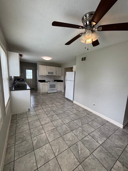 Building Photo - 2448 Bingham Ave