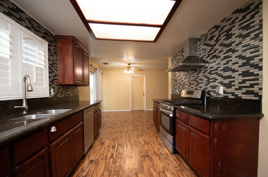 Building Photo - 21667 Laguna Rd