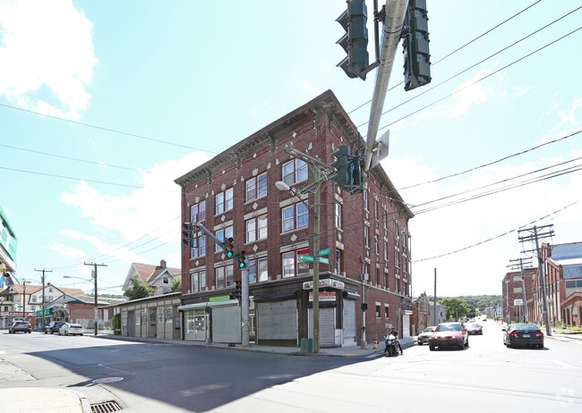 Primary Photo - 832 N Main St