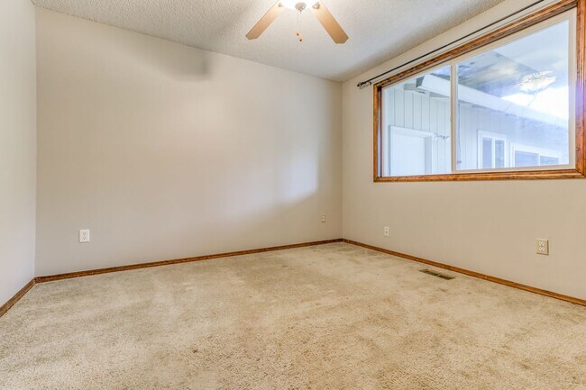 Building Photo - Custom 4BD Salmon Creek Home!