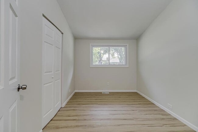 Building Photo - 835 Niagara Ln N