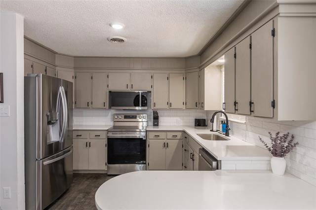 Building Photo - 3333 S 27th St